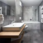 Kristall Plaza Ξενοδοχείο με διαμερίσματα 4*