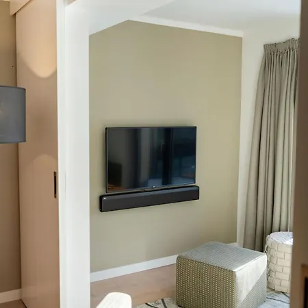 Aparthotel Kristall Plaza 4*