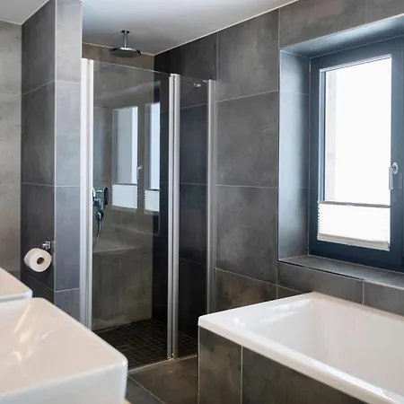 Aparthotel Kristall Plaza 4*