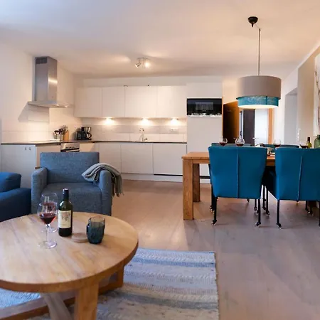 Kristall Plaza Aparthotel 4*
