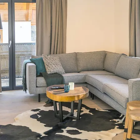 Kristall Plaza Aparthotel 4*