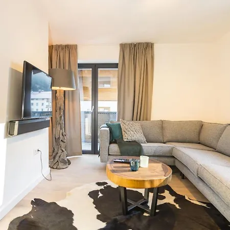 Aparthotel Kristall Plaza 4*