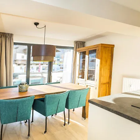 Aparthotel Kristall Plaza