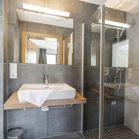 Aparthotel Kristall Plaza 2*