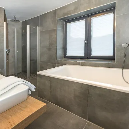 Kristall Plaza Aparthotel