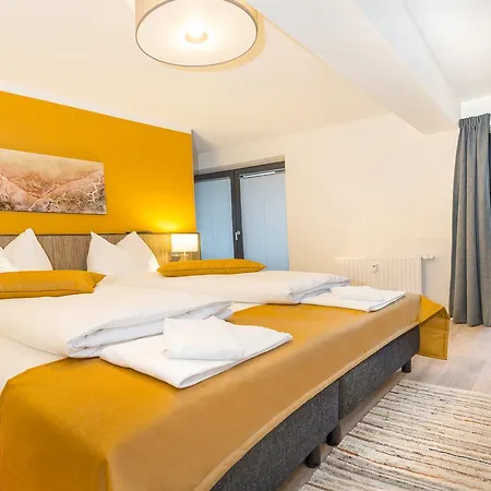Kristall Plaza 4*