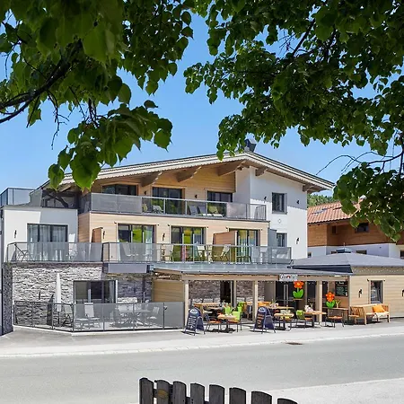 Ξενοδοχείο με διαμερίσματα Kristall Plaza Niederau