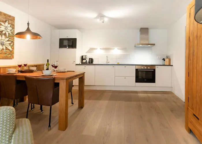 Aparthotel Kristall Plaza 4*