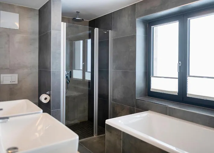 Aparthotel Kristall Plaza 4*