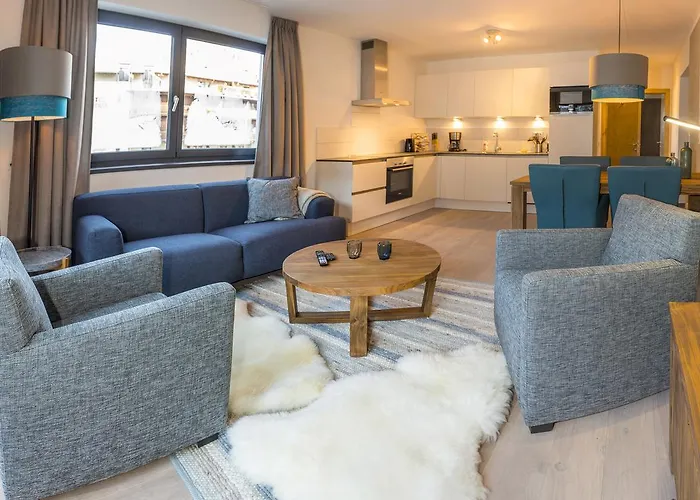 Aparthotel Kristall Plaza 4*