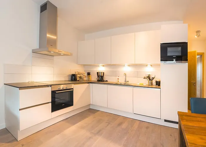 Aparthotel Kristall Plaza 4*