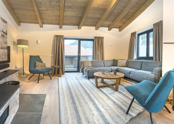 Aparthotel Kristall Plaza 4*