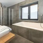Aparthotel Kristall Plaza 4*