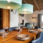 Aparthotel Kristall Plaza 4*