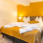 Kristall Plaza Aparthotel