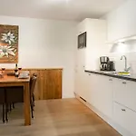 Kristall Plaza Aparthotel