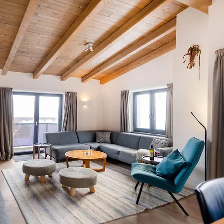 Kristall Plaza Aparthotel 4*