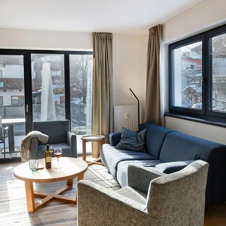 Kristall Plaza Aparthotel 4*